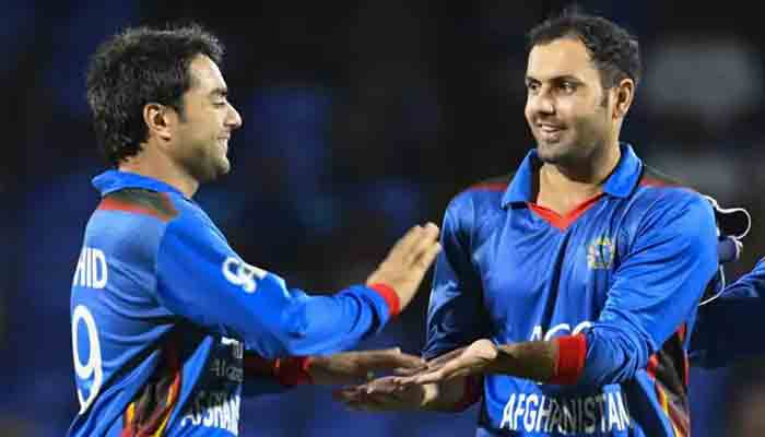 Afghan cricketers Rashid Khan (L) and Mohammad Nabi (R)