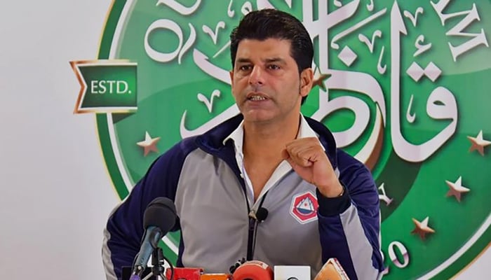 Pakistan Cricket Board (PCB) Chief Selector Mohammad Wasim addressing a press conference. — File photo