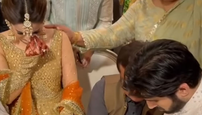 Emotional Aiman Khan breaks down during Minal Khans nikkah: Watch Here