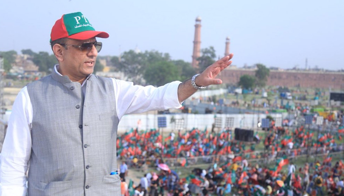 PTI leader and Punjab minister Aleem Khan gestures during a rally atMinar-e-Pakistan in Lahore. — Twitter/aleemkhan_pti