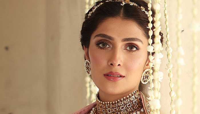 Ayeza Khan shares her excitement as she crosses 10mn Instagram followers