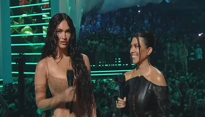 Kourtney Kardashian and Megan Fox join bad girls club, cause mischief in boys bathroom