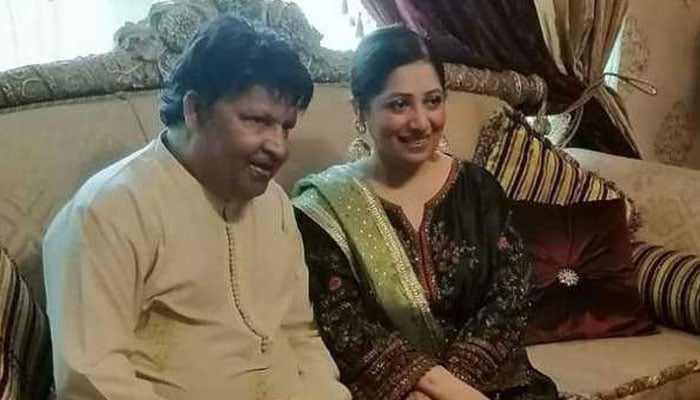 Umer Sharifs wife promises him better health in emotional note