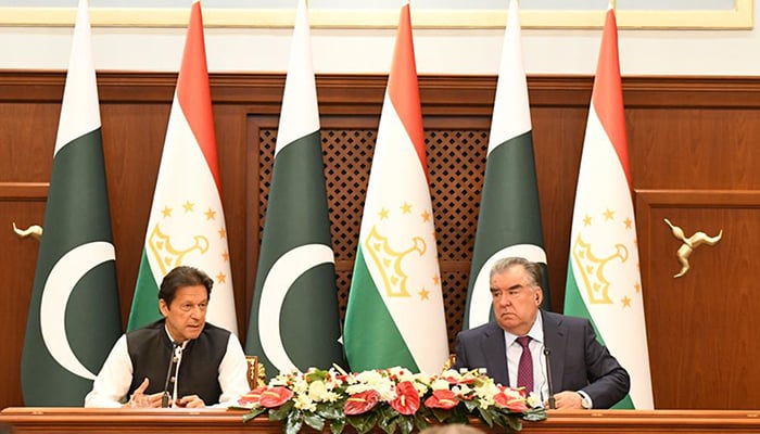 Prime Minister Imran Khan (left) and President Emamoli Rahmon addressing at the Joint Press Stakeout at Qasr-e-Millat, Dushanbe on September 17, 2021. — PID