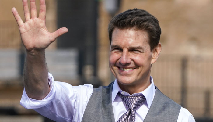 Tom Cruise gets a call from space by SpaceX tourists orbiting the earth