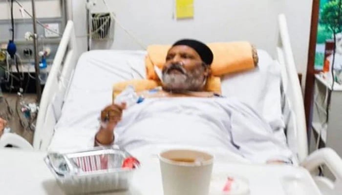 Veteran comedian and actor Umer Sharif is currently under treatment in a private hospital in Karachi. — Twitter/File