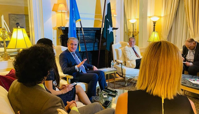 Foreign Minister Shah Mehmood Qureshi interacts with media representatives in New York.