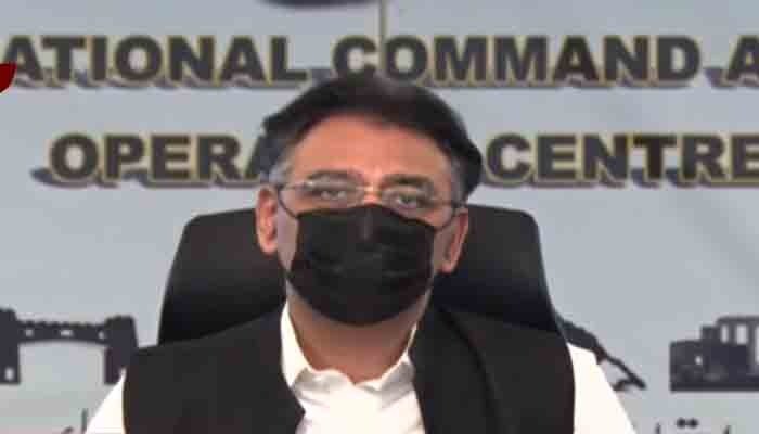 Federal Minister Asad Umar during a press conference. Photo: Geo News screengrab