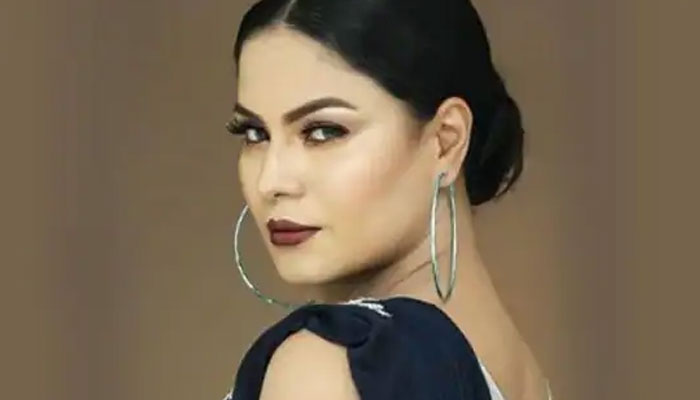 I believe government should make a dress code for showbiz : Veena Malik