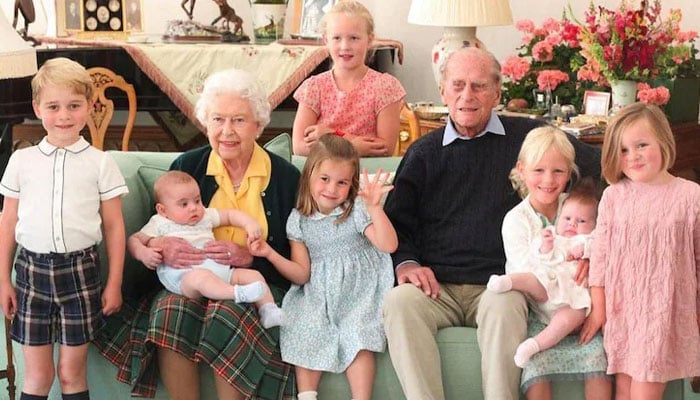 Le prince Harry met en lumière la relation du grand-père et de la grand-mère de la reine Elizabeth et du prince Phillips