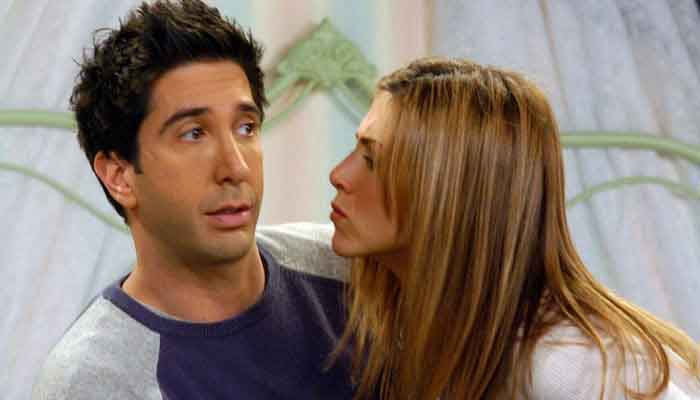 Jennifer Aniston shares fans interesting text about her affair with David Schwimmer