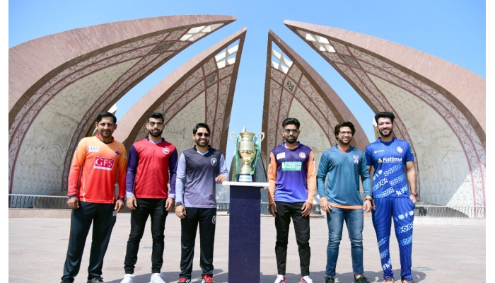 (Left-right) Sarfaraz Ahmed, Shadab Khan, Mohammad Rizwan, Babar Azam, Imam-ul-Haq and Sohaib Maqsood pose with the National T20 Cup trophy. Twitter/@PCB Media