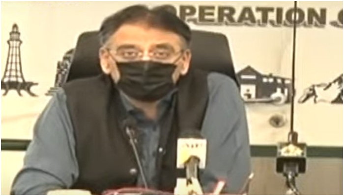 Asad Umar speaks to the press during a press conference. Photo: Geo News screengrab
