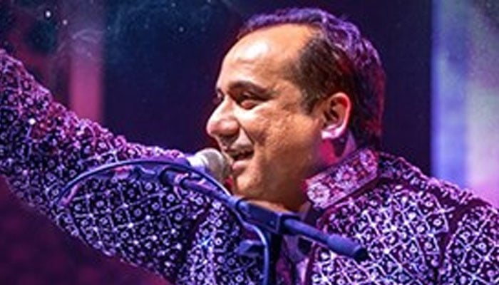 Watch: Rahat Fateh Ali Khan sings Mere Paas Tum Ho OST for Manchester fans