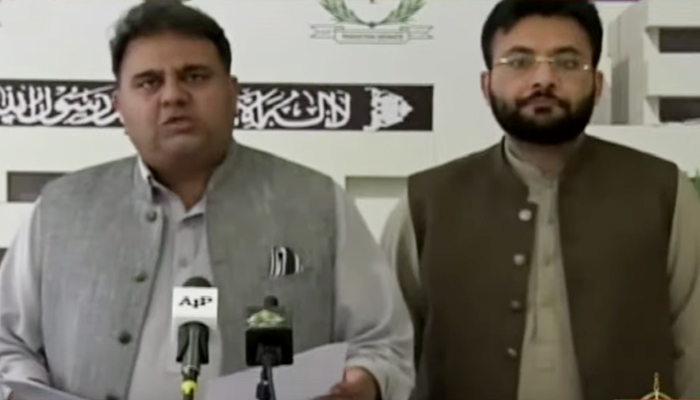 Federal Minister for Information and Broadcasting Fawad Chaudhry (L) held a press conference in Islamabad alongside the Minister of State for Information and Broadcasting Farrukh Habib (R) on Wednesday, September 29, 2021. Photo: Screengrab via Hum News Live.