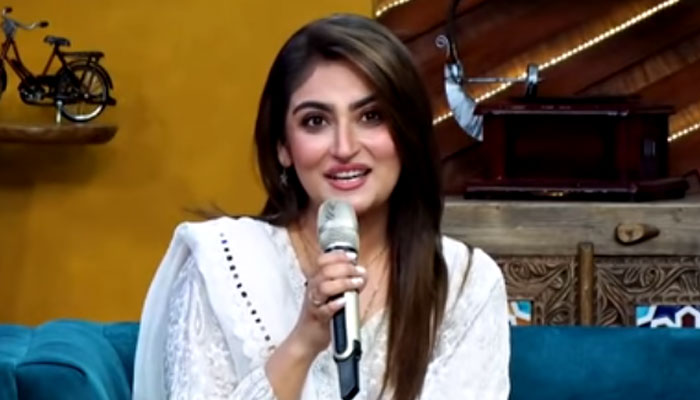 Watch: Hiba Bukhari serenades fans wiith Nazia Hasans Dil Ki Lagi