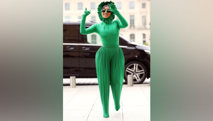 Green booger: Cardi Bs latest look sparks flurry of memes