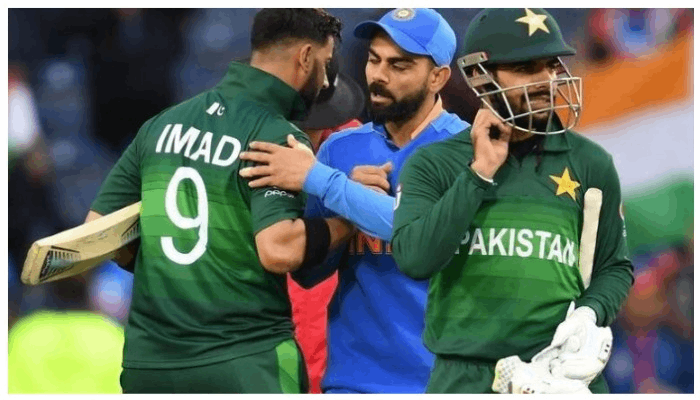 Indian cricket captain Virat Kohli (c) pats Pakistani allrounder Imad Wasim on the shoulder. Source: AFP