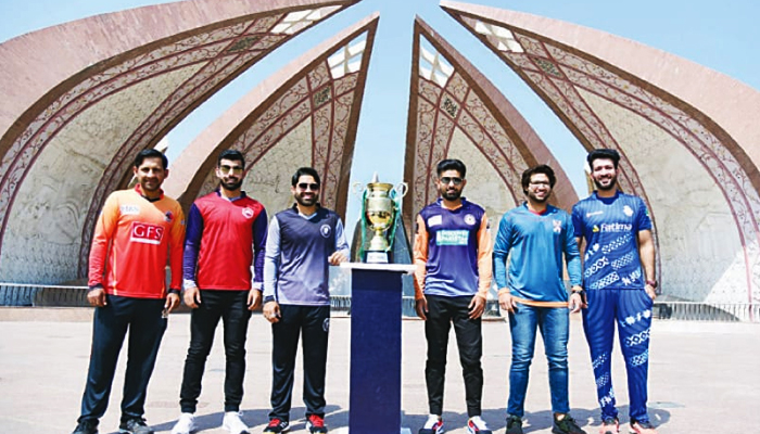 (L-R) Rival captains Sarfaraz Ahmed, Shadab Khan, Mohammad Rizwan, Babar Azam, Imam-ul-Haq and Sohaib Maqsood pose with the National T20 Cup trophy at the historical Pakistan Monument. —PCB/File
