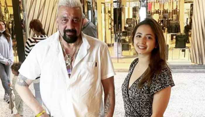 Komal Aziz Khan runs into Bollywood star Sanjay Dutt