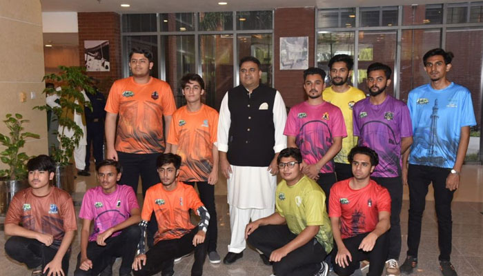 Information Minister Fawad Chaudhry flanked by heads of e-sports teams.