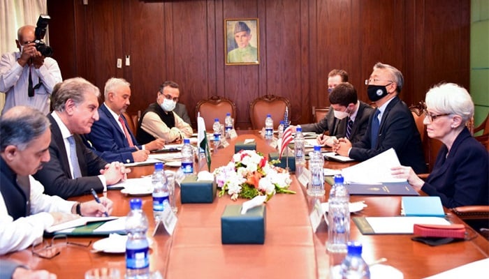 US Deputy Secretary of State meets Foreign Minister Shah Mahmood Qureshi. The meeting was attended by South and Central Asian Affairs Assistant Secretary of State Donald Lu, Foreign Secretary Sohail Mahmood and senior foreign ministry officials. Photo: Courtesy Radio Pakistan