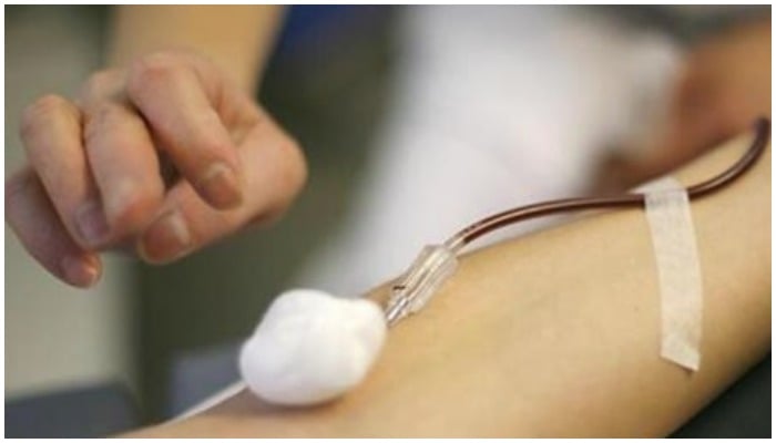 A woman donates blood at a blood donation centre in Lucerne, January 10, 2008. REUTERS/Michael Buholzer