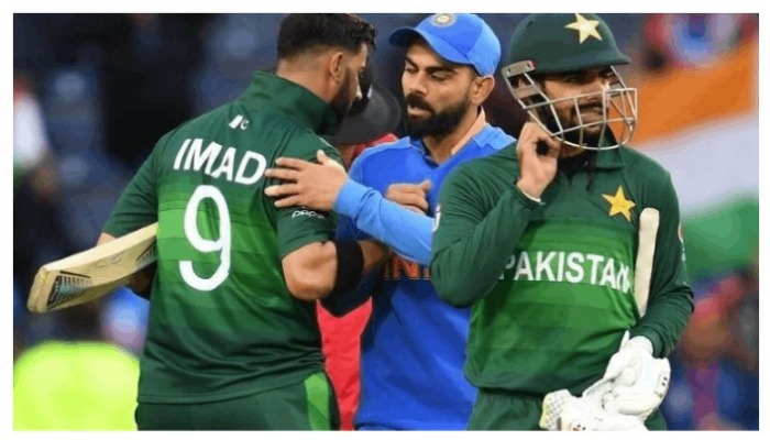 Indian cricket captain Virat Kohli (c) pats Pakistani allrounder Imad Wasim on the shoulder. Source: AFP