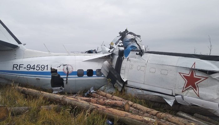 This handout picture taken and released on October 10, 2021, by Russia´s Emergencies Ministry shows wreckage at a site of the L-410 plane crash near the town of Menzelinsk in the Republic of Tatarstan — AFP.