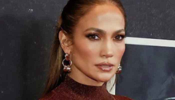 Jennifer Lopez avoids sharing pictures with Ben Affleck on social media