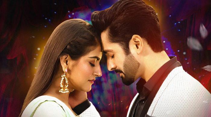 Danish Taimoor wins the Best Actor award for Geo TV's Deewangi