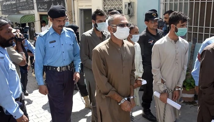 Noor Mukadam murder cases prime suspect Zahir Jaffer, his father Zakir Jaffer and six other suspects arrive to attend Islamabad High Court hearing. Photo: Online