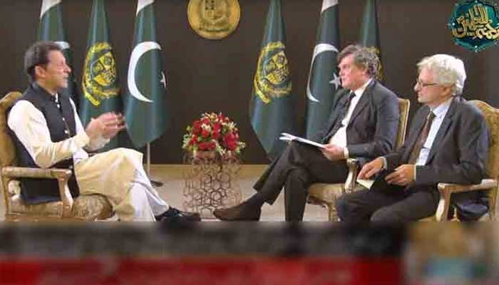 PM Imran Khan speaks to  David Hearst and Peter Oborne of Middle East Eye. Photo: Geo News screengrab