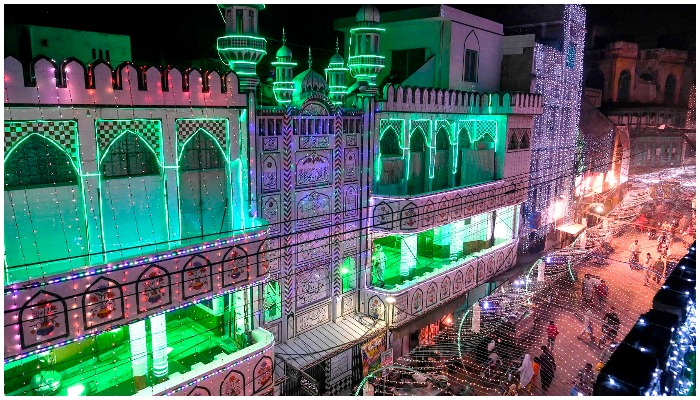 A mosque illuminated with lights as a celebration of Eid Milad-un-Nabi (PBUH) in Lahore. Photo: AFP