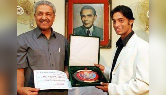 National icon Dr Abdul Qadeer Khan (left) and former fast bowler Shoaib Akhtar. — Twitter