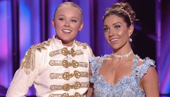 Jo Jo Siwa looks amazing while dancing as Prince Charming