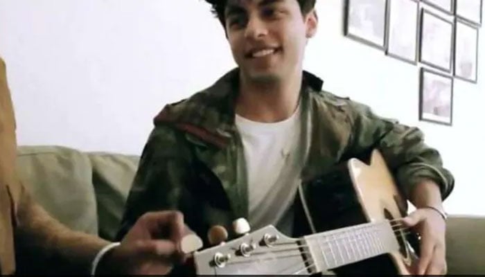 Aryan Khan plays guitar, sings to Charlie Puths attention in rare video: Watch