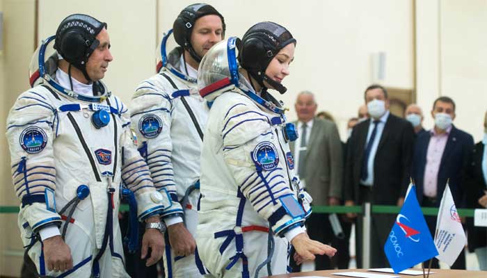 Russian actress, director return to Earth after filming first movie in space