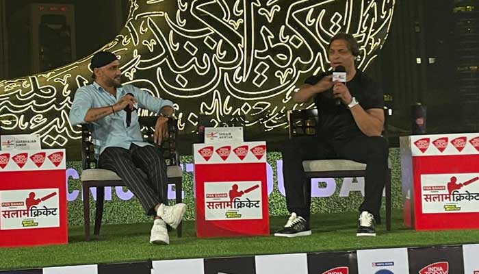 Former Indian spinner Harbhajan Singh (left) and ex-Pakistan bowler Shoaib Akhtar share the stage at an event. Photo: Twitter