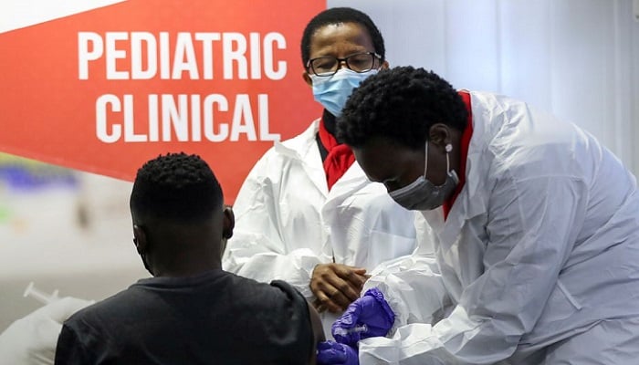 A health worker administers a vaccine during the launch of the South African leg of a global Phase III trial of Sinovacs COVID-19 vaccination of children and adolescents, in Pretoria, South Africa, September 10, 2021. REUTERS/Siphiwe Sibeko/File Photo