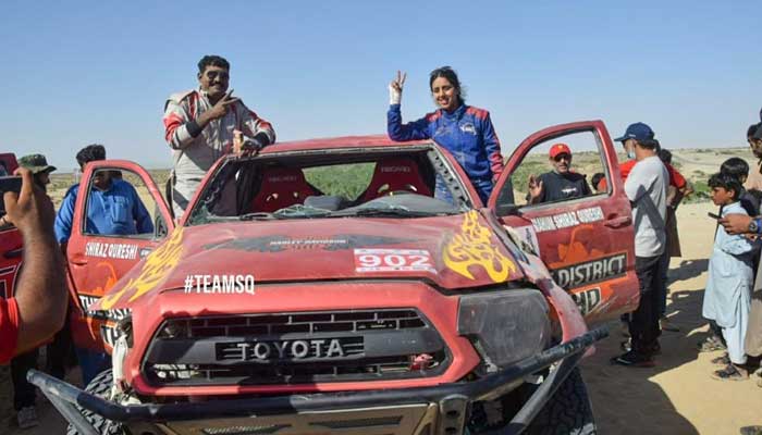 With an injured hand, Mahum Shiraz flashes a victory sign.