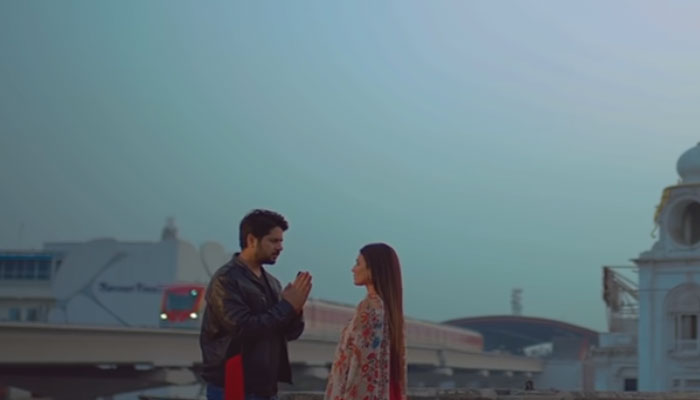 Watch: Imran Ashraf, Sadia Khan exude infectious love tale with track Tera Deewana