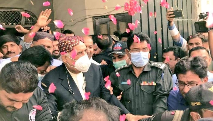 PPP stalwart Khursheed Shah can be seen wearing a traditional cap. — Twitter/FidaShaikhPPP