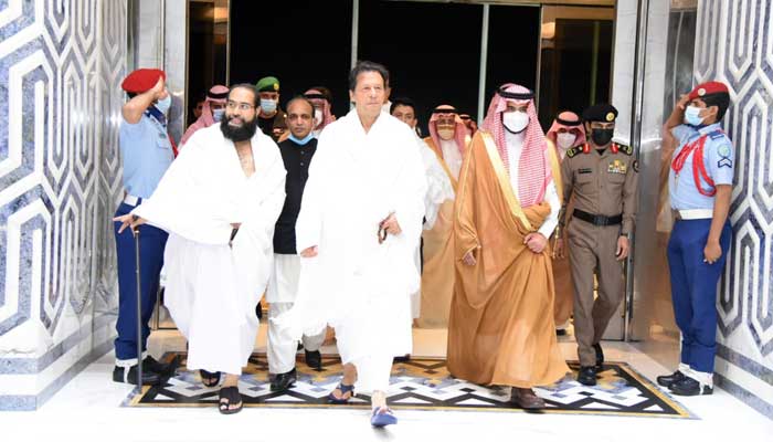 Prime Minister Imran Khan received by Deputy Governor of Makkah region Prince Badar bin Sultan Al Saud, in Jeddah, on October 23, 2021. — Twitter/PakPMO