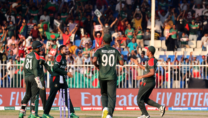 Bangladesh´s players celebrate the dismissal of Sri Lanka´s Pathum Nissanka (2R) during the ICC men T20 World Cup cricket match between Sri Lanka and Bangladesh at the Sharjah Cricket Stadium in Sharjah on October 24, 2021. — AFP/File