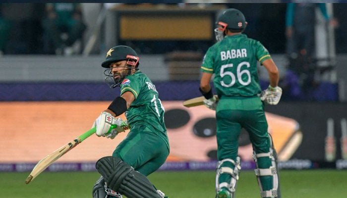 Pakistan´s Mohammad Rizwan (L) and team captain Babar Azam take a run during the ICC Twenty20 World Cup cricket match between India and Pakistan at the Dubai International Cricket Stadium in Dubai on October 24, 2021. — AFP