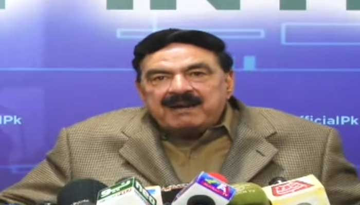 Interior Minister Sheikh Rasheed holds a news conference. Photo: Geo News screengrab