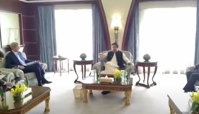 Prime Minister Imran Khan (centre) meets United States’ Special Presidential Envoy for Climate John Kerry in Riyadh on October 25, 2021 on the sidelines of the “Middle East Green Initiative (MGI)” Summit. — Twitter/PakPMO