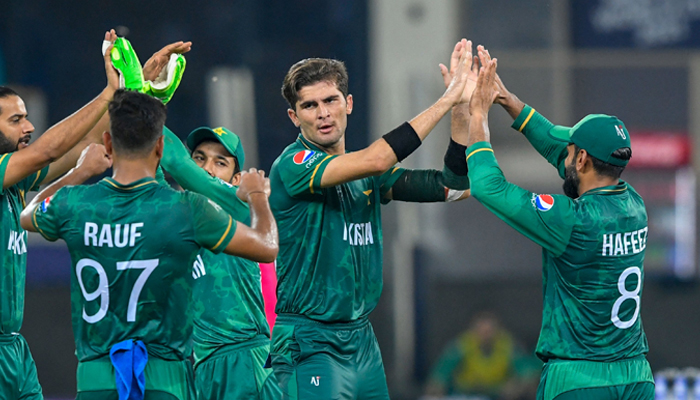 Pakistans Shaheen Shah Afridi (C) celebrates with teammates after dismissing Indias captain Virat Kohli (not pictured) during the ICC Twenty20 World Cup cricket match between India and Pakistan at the Dubai International Cricket Stadium in Dubai on October 24, 2021. — AFP