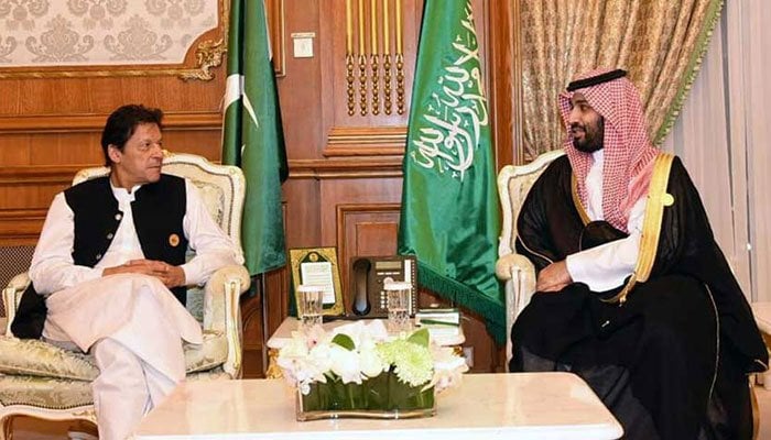 Prime Minister Imran Khan (L) with Saudi Crown Prince Mohammad bin Salman bin Abdulaziz Al Saud at the 14th Islamic Summit in Makkah, 2019. — Twitter/Govt of Pakistan/File